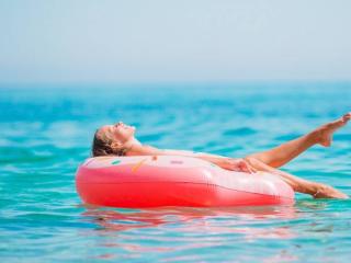 RICCIONE HOTEL OFFERTE - HOTEL CON PISCINA RISCALDATA PER BAMBINI - IDROMASSAGGIO - SPIAGGIA PRIVATA - PARCHEGGIO - SUL MARE